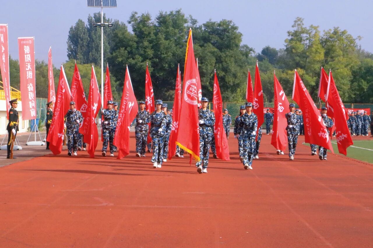 beat365亚洲体育官方网站隆重举办2025年学生军训闭营仪式