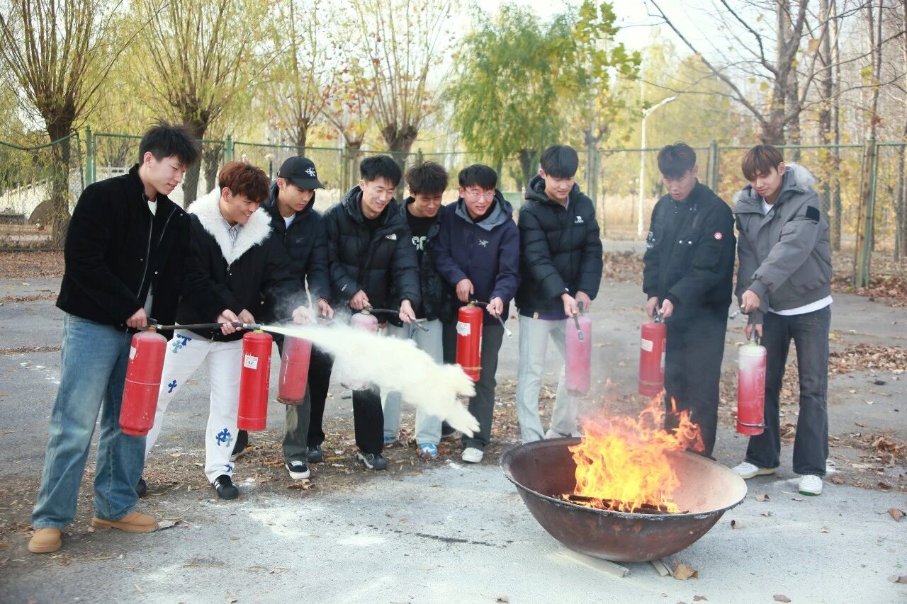 beat365亚洲体育官方网站开展应急逃生和消防技能演练